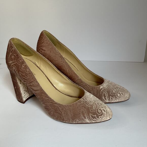 Nine West Embossed Velvet Pumps Women’s Size 9M Champagne Beige Floral Pattern - Picture 1 of 10